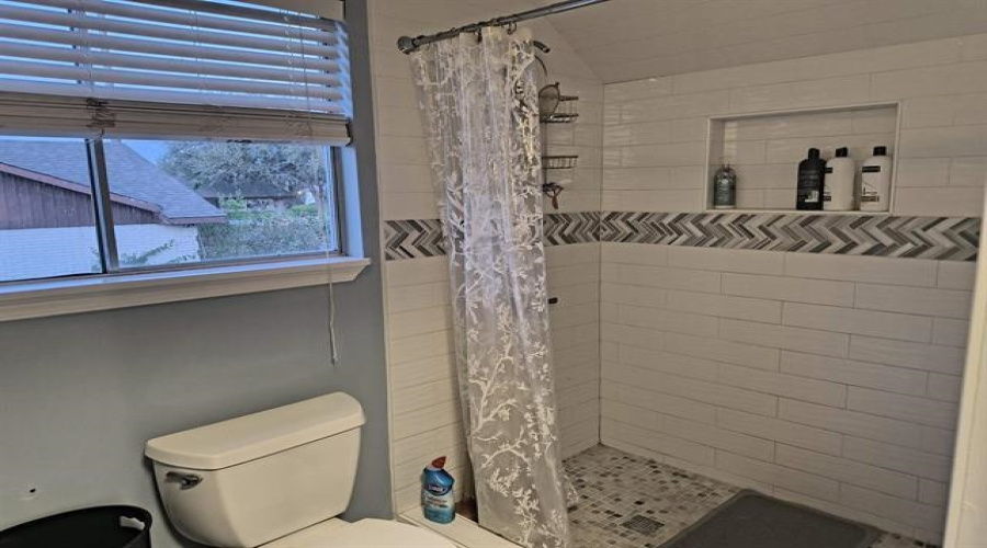 315 Belaire Dr, Laredo, Texas 78041-2728, 5 Bedrooms Bedrooms, 11 Rooms Rooms,4 BathroomsBathrooms,Residential,For Sale,315 Belaire Dr,20260819