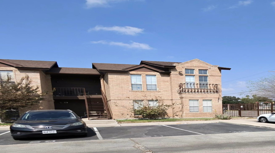201 Martingale Ln, Laredo, Texas 78041, 2 Bedrooms Bedrooms, 4 Rooms Rooms,2 BathroomsBathrooms,Residential,For Rent,201 Martingale Ln,20260826