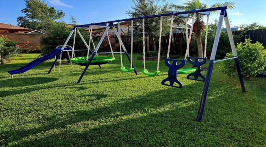 107 Otanes Ave, Laredo, Texas 78046, 7 Bedrooms Bedrooms, 10 Rooms Rooms,6 BathroomsBathrooms,Residential,For Sale,107 Otanes Ave,20260829