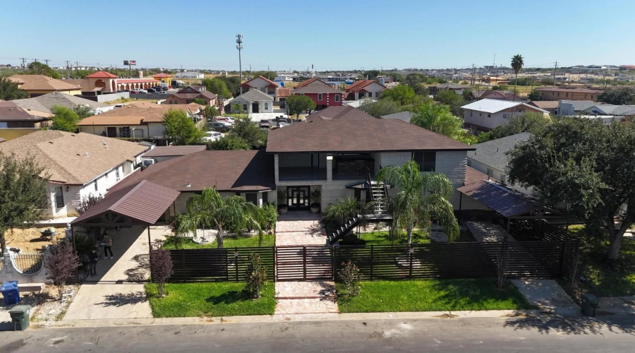 107 Otanes Ave, Laredo, Texas 78046, 7 Bedrooms Bedrooms, 10 Rooms Rooms,6 BathroomsBathrooms,Residential,For Sale,107 Otanes Ave,20260829