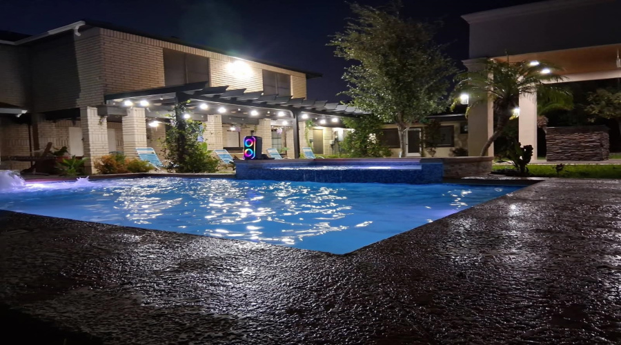 107 Otanes Ave, Laredo, Texas 78046, 7 Bedrooms Bedrooms, 10 Rooms Rooms,6 BathroomsBathrooms,Residential,For Sale,107 Otanes Ave,20260829