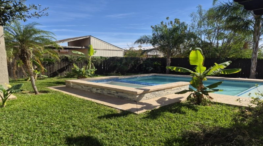 107 Otanes Ave, Laredo, Texas 78046, 7 Bedrooms Bedrooms, 10 Rooms Rooms,6 BathroomsBathrooms,Residential,For Sale,107 Otanes Ave,20260829