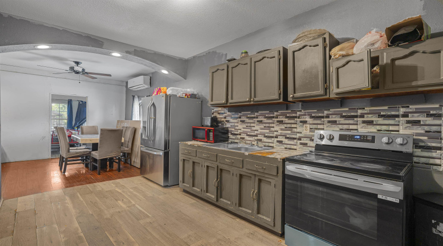 1519 San Francisco Ave, Laredo, Texas 78040, 3 Bedrooms Bedrooms, 6 Rooms Rooms,2 BathroomsBathrooms,Residential,For Sale,1519 San Francisco Ave,20260832