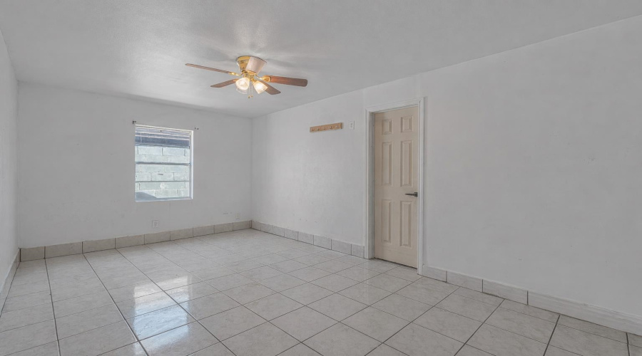 1519 San Francisco Ave, Laredo, Texas 78040, 3 Bedrooms Bedrooms, 6 Rooms Rooms,2 BathroomsBathrooms,Residential,For Sale,1519 San Francisco Ave,20260832