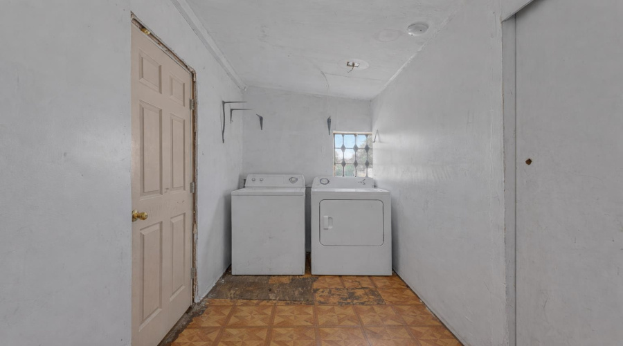 1519 San Francisco Ave, Laredo, Texas 78040, 3 Bedrooms Bedrooms, 6 Rooms Rooms,2 BathroomsBathrooms,Residential,For Sale,1519 San Francisco Ave,20260832