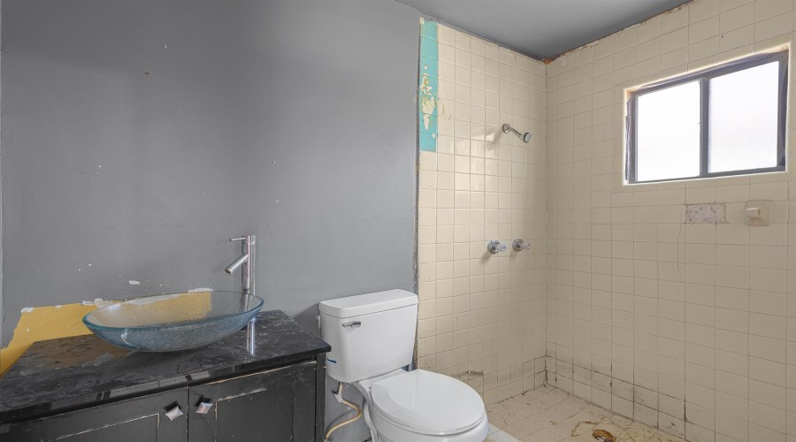 1519 San Francisco Ave, Laredo, Texas 78040, 3 Bedrooms Bedrooms, 6 Rooms Rooms,2 BathroomsBathrooms,Residential,For Sale,1519 San Francisco Ave,20260832