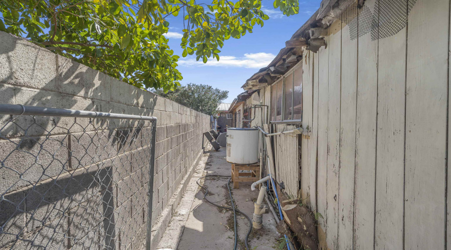 1519 San Francisco Ave, Laredo, Texas 78040, 3 Bedrooms Bedrooms, 6 Rooms Rooms,2 BathroomsBathrooms,Residential,For Sale,1519 San Francisco Ave,20260832