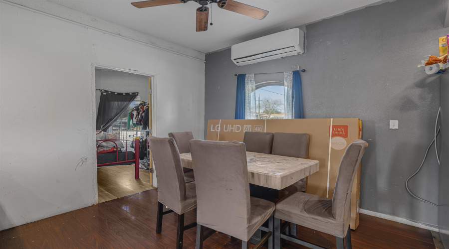 1519 San Francisco Ave, Laredo, Texas 78040, 3 Bedrooms Bedrooms, 6 Rooms Rooms,2 BathroomsBathrooms,Residential,For Sale,1519 San Francisco Ave,20260832