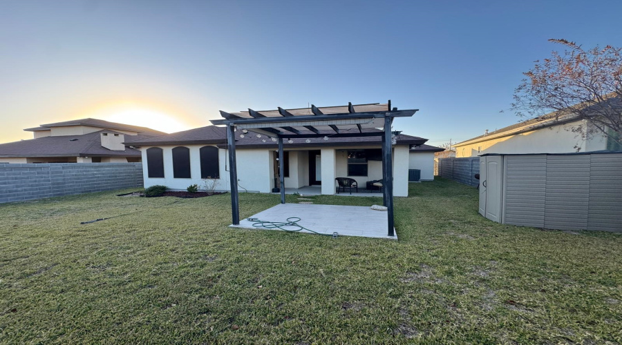 207 Desert Palm Dr., LAREDO, Texas 78045, 3 Bedrooms Bedrooms, 6 Rooms Rooms,2 BathroomsBathrooms,Residential,For Rent,207 Desert Palm Dr.,20260833