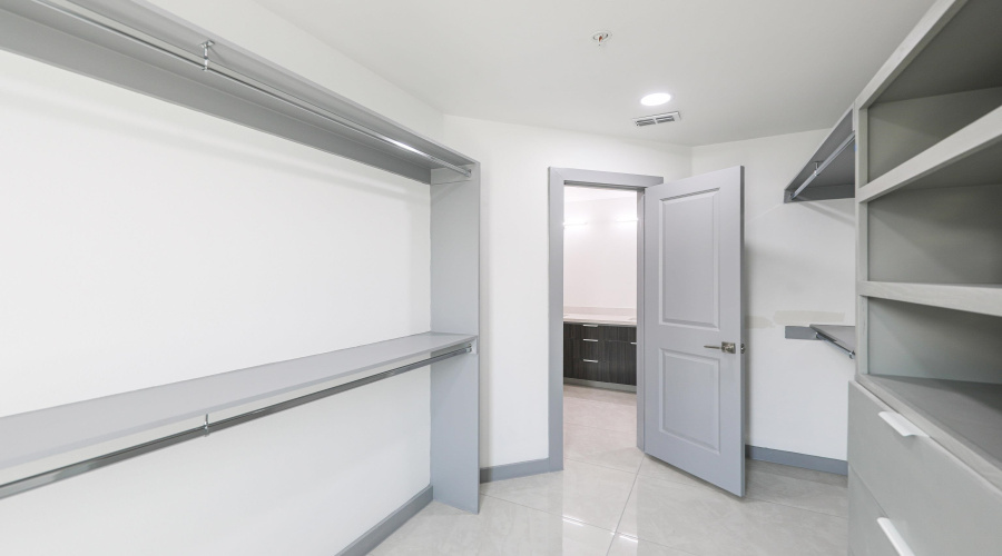 1011 Emerald Valley Dr., Laredo, Texas 78043, 3 Bedrooms Bedrooms, 6 Rooms Rooms,2 BathroomsBathrooms,Residential,For Sale,1011 Emerald Valley Dr.,20260837