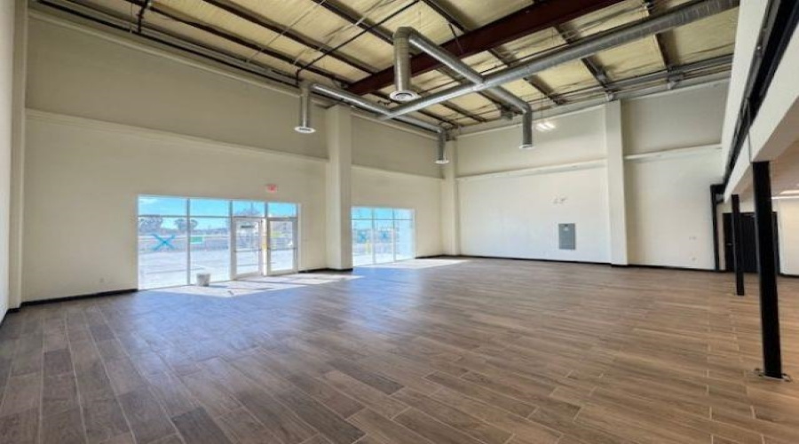 405 Crossroads St, Laredo, Texas 78045, 6 Rooms Rooms,1 BathroomBathrooms,Commercial retail/office,For Rent,405 Crossroads St,20260850