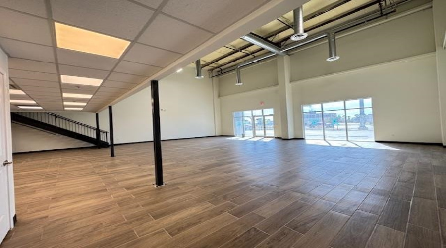 405 Crossroads St, Laredo, Texas 78045, 6 Rooms Rooms,1 BathroomBathrooms,Commercial retail/office,For Rent,405 Crossroads St,20260850