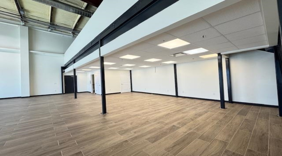 405 Crossroads St, Laredo, Texas 78045, 6 Rooms Rooms,1 BathroomBathrooms,Commercial retail/office,For Rent,405 Crossroads St,20260850