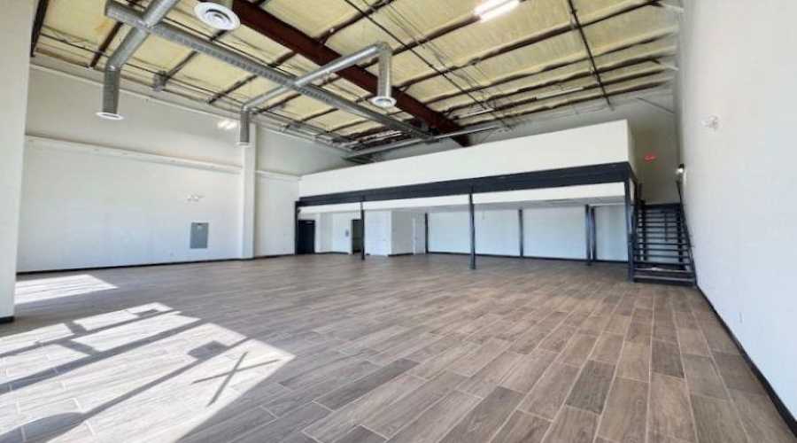 405 Crossroads St, Laredo, Texas 78045, 6 Rooms Rooms,1 BathroomBathrooms,Commercial retail/office,For Rent,405 Crossroads St,20260850