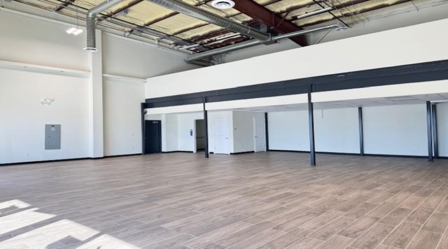 405 Crossroads St, Laredo, Texas 78045, 6 Rooms Rooms,1 BathroomBathrooms,Commercial retail/office,For Rent,405 Crossroads St,20260850