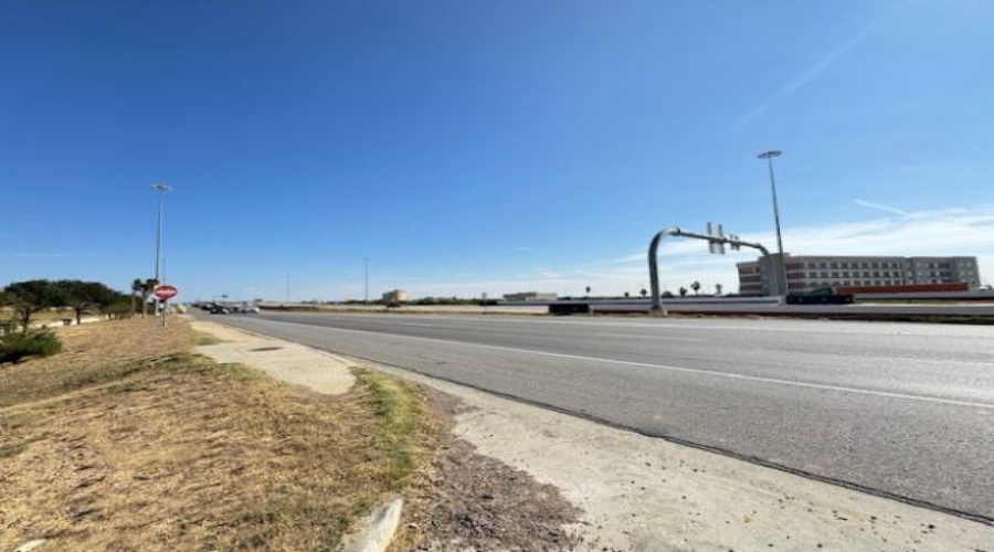 405 Crossroads St, Laredo, Texas 78045, 6 Rooms Rooms,1 BathroomBathrooms,Commercial retail/office,For Rent,405 Crossroads St,20260850
