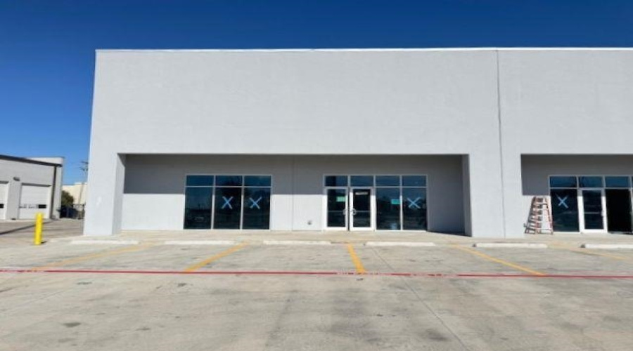 405 Crossroads St, Laredo, Texas 78045, 6 Rooms Rooms,1 BathroomBathrooms,Commercial retail/office,For Rent,405 Crossroads St,20260850