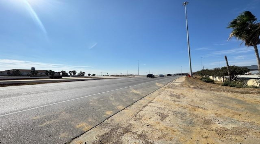 405 Crossroads St, Laredo, Texas 78045, 6 Rooms Rooms,1 BathroomBathrooms,Commercial retail/office,For Rent,405 Crossroads St,20260850