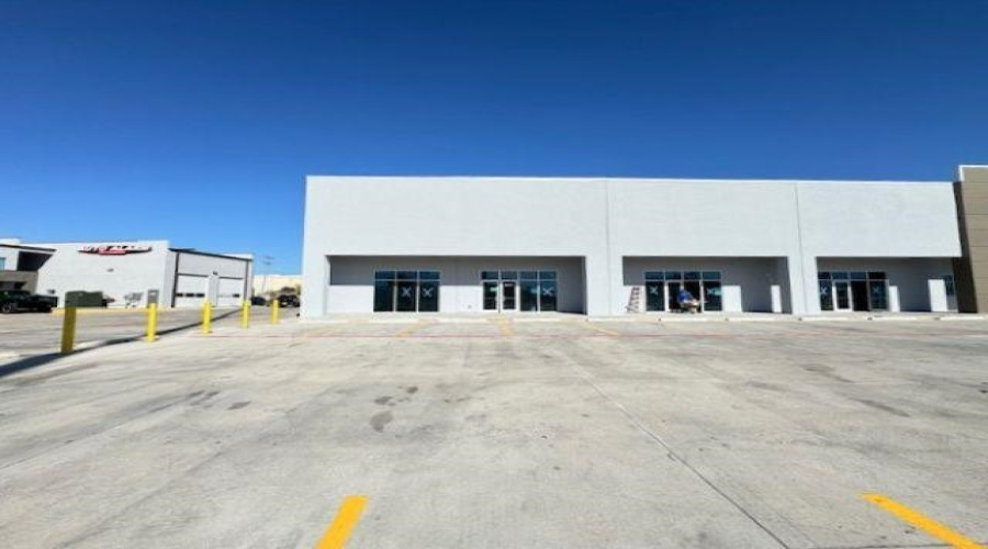 405 Crossroads St, Laredo, Texas 78045, 6 Rooms Rooms,1 BathroomBathrooms,Commercial retail/office,For Rent,405 Crossroads St,20260850