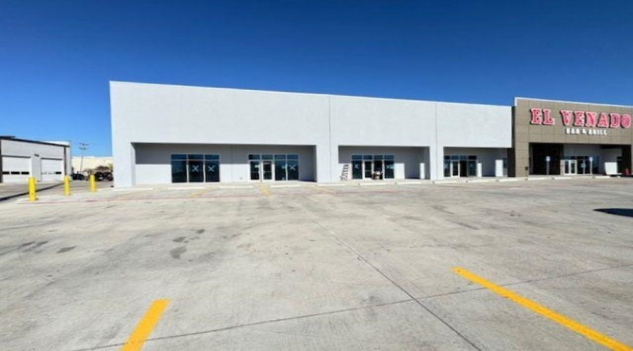 405 Crossroads St, Laredo, Texas 78045, 6 Rooms Rooms,1 BathroomBathrooms,Commercial retail/office,For Rent,405 Crossroads St,20260850