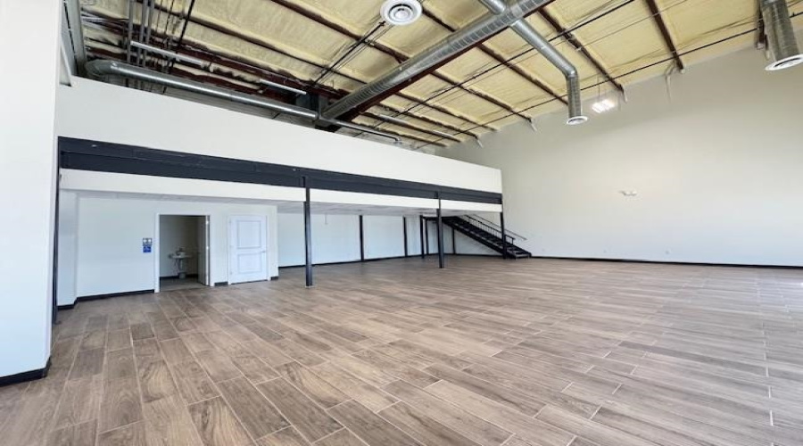 405 Crossroads St, Laredo, Texas 78045, 6 Rooms Rooms,1 BathroomBathrooms,Commercial retail/office,For Rent,405 Crossroads St,20260850