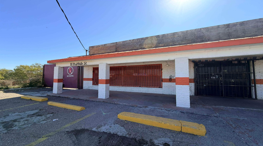 11 Iturbide St, Laredo, Texas 78040, 1 Room Rooms,2 BathroomsBathrooms,Commercial retail/office,For Sale,11 Iturbide St,20260852