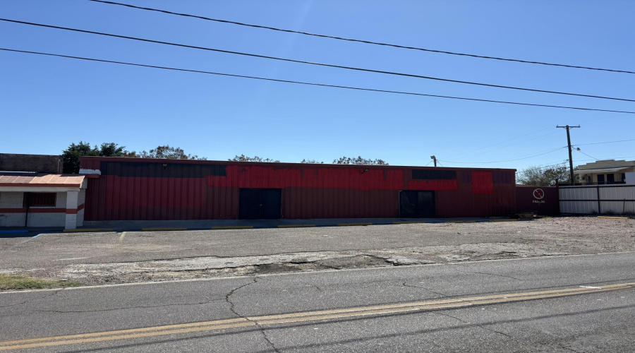 11 Iturbide St, Laredo, Texas 78040, 1 Room Rooms,2 BathroomsBathrooms,Commercial retail/office,For Sale,11 Iturbide St,20260852