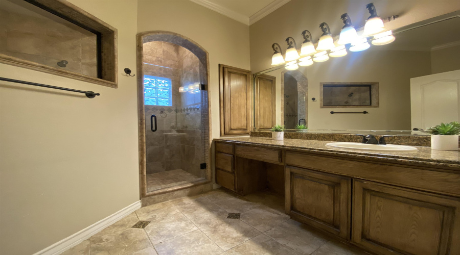 1614 Summit Dr, LAREDO, Texas 78045, 3 Bedrooms Bedrooms, 7 Rooms Rooms,3 BathroomsBathrooms,Residential,For Rent,1614 Summit Dr,20260845