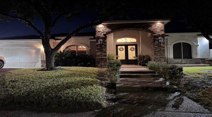 1614 Summit Dr, LAREDO, Texas 78045, 3 Bedrooms Bedrooms, 7 Rooms Rooms,3 BathroomsBathrooms,Residential,For Rent,1614 Summit Dr,20260845