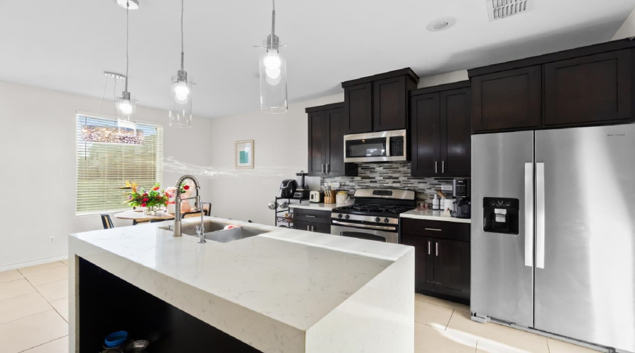 7914 Elka Lp, Laredo, Texas 78045, 3 Bedrooms Bedrooms, 6 Rooms Rooms,2 BathroomsBathrooms,Residential,For Sale,7914 Elka Lp,20260848