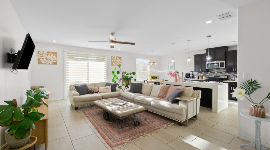 7914 Elka Lp, Laredo, Texas 78045, 3 Bedrooms Bedrooms, 6 Rooms Rooms,2 BathroomsBathrooms,Residential,For Sale,7914 Elka Lp,20260848