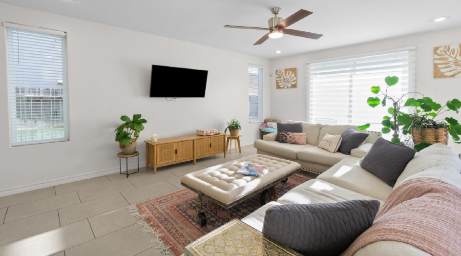 7914 Elka Lp, Laredo, Texas 78045, 3 Bedrooms Bedrooms, 6 Rooms Rooms,2 BathroomsBathrooms,Residential,For Sale,7914 Elka Lp,20260848