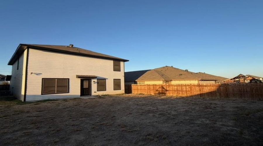 5611 Lone Star Loop, Laredo, Texas 78046, 3 Bedrooms Bedrooms, 6 Rooms Rooms,2 BathroomsBathrooms,Residential,For Sale,5611 Lone Star Loop,20260849