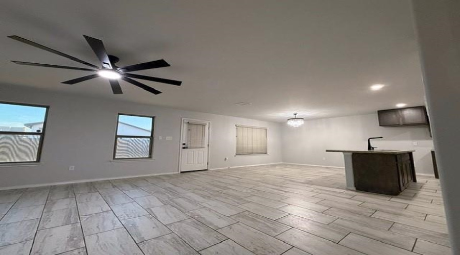 5611 Lone Star Loop, Laredo, Texas 78046, 3 Bedrooms Bedrooms, 6 Rooms Rooms,2 BathroomsBathrooms,Residential,For Sale,5611 Lone Star Loop,20260849