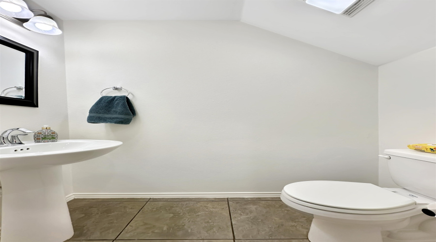 5714 Montevista Dr., Laredo, Texas 78041, 3 Bedrooms Bedrooms, 5 Rooms Rooms,2 BathroomsBathrooms,Residential,For Rent,5714 Montevista Dr.,20260853