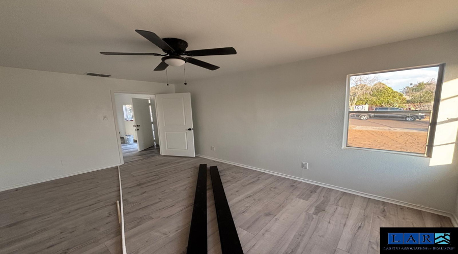 116 Coronado Ave, Laredo, Texas 78043, 2 Bedrooms Bedrooms, 4 Rooms Rooms,2 BathroomsBathrooms,Residential,For Sale,116 Coronado Ave,20260854