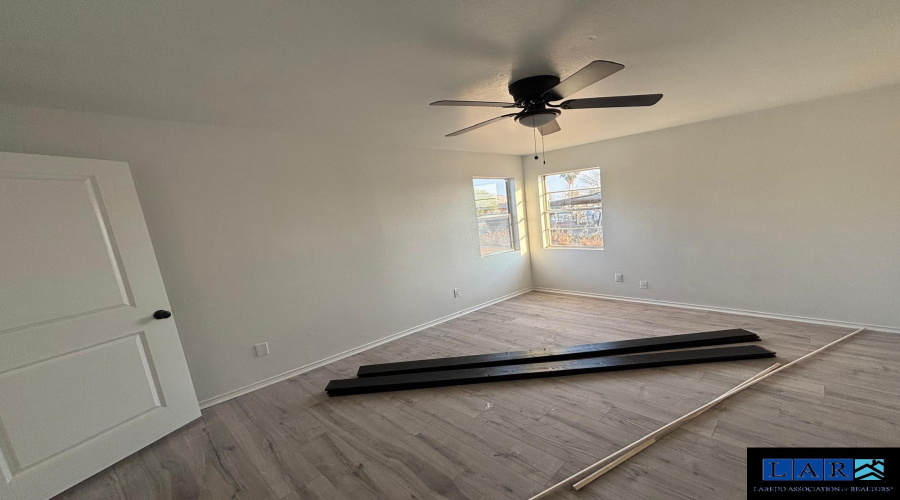 116 Coronado Ave, Laredo, Texas 78043, 2 Bedrooms Bedrooms, 4 Rooms Rooms,2 BathroomsBathrooms,Residential,For Sale,116 Coronado Ave,20260854