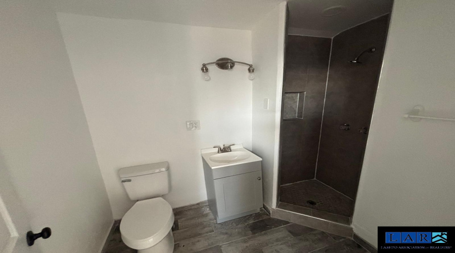 116 Coronado Ave, Laredo, Texas 78043, 2 Bedrooms Bedrooms, 4 Rooms Rooms,2 BathroomsBathrooms,Residential,For Sale,116 Coronado Ave,20260854