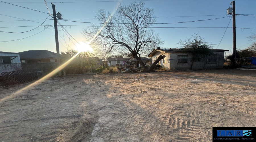 116 Coronado Ave, Laredo, Texas 78043, 2 Bedrooms Bedrooms, 4 Rooms Rooms,2 BathroomsBathrooms,Residential,For Sale,116 Coronado Ave,20260854