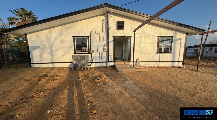 116 Coronado Ave, Laredo, Texas 78043, 2 Bedrooms Bedrooms, 4 Rooms Rooms,2 BathroomsBathrooms,Residential,For Sale,116 Coronado Ave,20260854