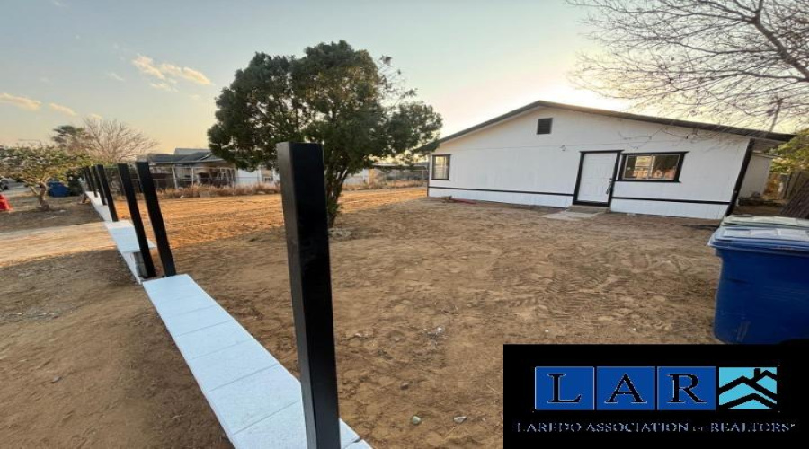 116 Coronado Ave, Laredo, Texas 78043, 2 Bedrooms Bedrooms, 4 Rooms Rooms,2 BathroomsBathrooms,Residential,For Sale,116 Coronado Ave,20260854