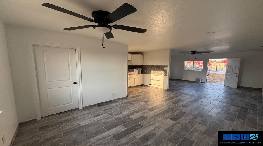 116 Coronado Ave, Laredo, Texas 78043, 2 Bedrooms Bedrooms, 4 Rooms Rooms,2 BathroomsBathrooms,Residential,For Sale,116 Coronado Ave,20260854