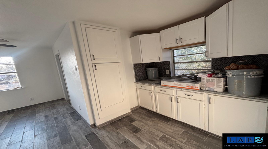 116 Coronado Ave, Laredo, Texas 78043, 2 Bedrooms Bedrooms, 4 Rooms Rooms,2 BathroomsBathrooms,Residential,For Sale,116 Coronado Ave,20260854