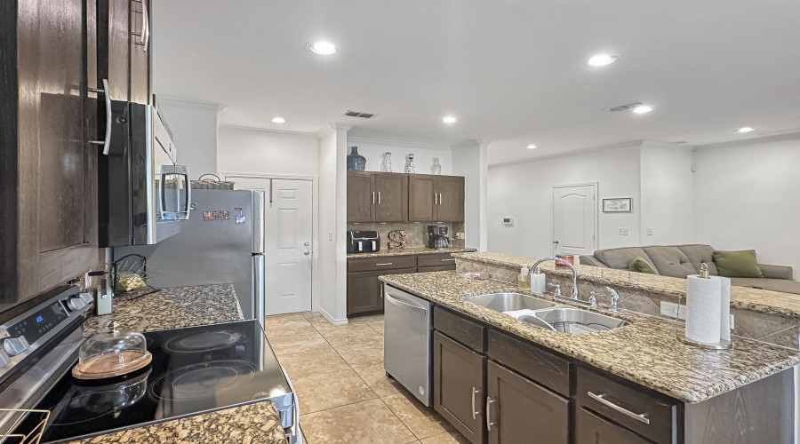 5311 Lost Hills Trail, Laredo, Texas 78041, 3 Bedrooms Bedrooms, 6 Rooms Rooms,2 BathroomsBathrooms,Residential,For Rent,5311 Lost Hills Trail,20260855