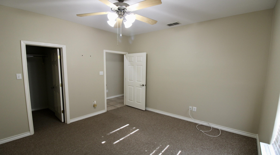 10105 Caballo Dr, Laredo, Texas 78045, 3 Bedrooms Bedrooms, 8 Rooms Rooms,2 BathroomsBathrooms,Residential,For Sale,10105 Caballo Dr,20260839