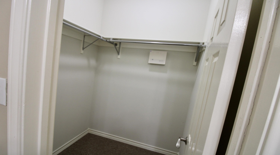 10105 Caballo Dr, Laredo, Texas 78045, 3 Bedrooms Bedrooms, 8 Rooms Rooms,2 BathroomsBathrooms,Residential,For Sale,10105 Caballo Dr,20260839