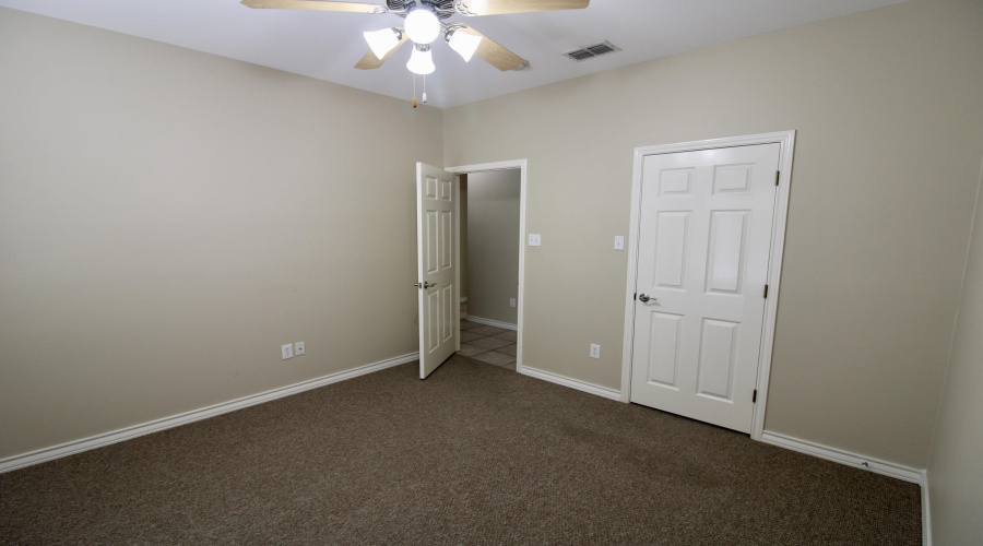 10105 Caballo Dr, Laredo, Texas 78045, 3 Bedrooms Bedrooms, 8 Rooms Rooms,2 BathroomsBathrooms,Residential,For Sale,10105 Caballo Dr,20260839