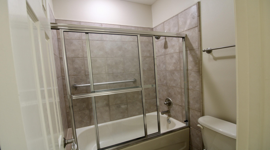 10105 Caballo Dr, Laredo, Texas 78045, 3 Bedrooms Bedrooms, 8 Rooms Rooms,2 BathroomsBathrooms,Residential,For Sale,10105 Caballo Dr,20260839