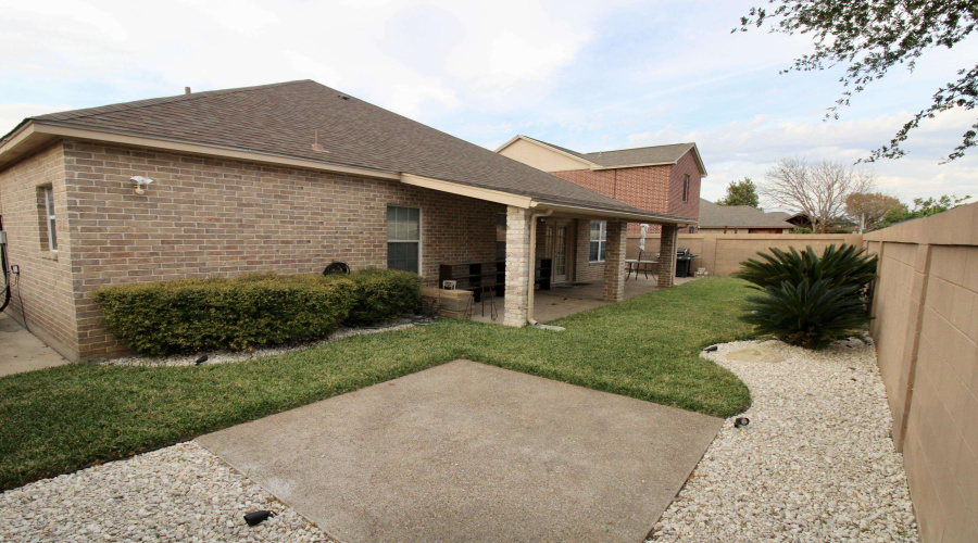 10105 Caballo Dr, Laredo, Texas 78045, 3 Bedrooms Bedrooms, 8 Rooms Rooms,2 BathroomsBathrooms,Residential,For Sale,10105 Caballo Dr,20260839