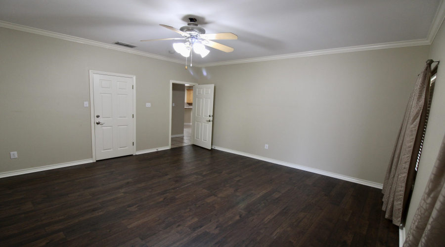 10105 Caballo Dr, Laredo, Texas 78045, 3 Bedrooms Bedrooms, 8 Rooms Rooms,2 BathroomsBathrooms,Residential,For Sale,10105 Caballo Dr,20260839